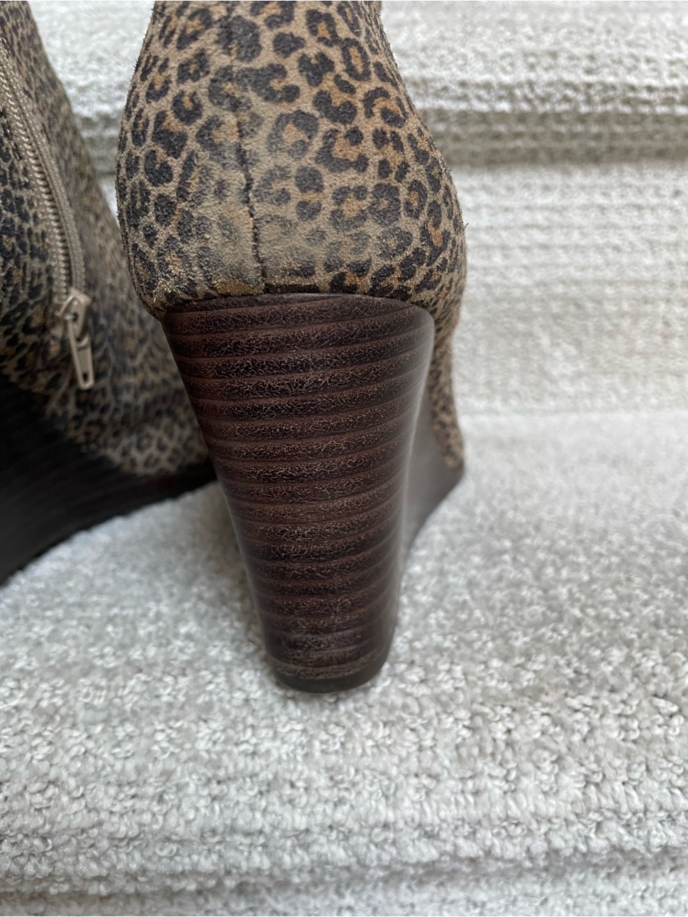 Lucky Brand Yabba Leopard Print Leather Stacked Wooden Heel Booties Size 11M - Picture 7 of 14